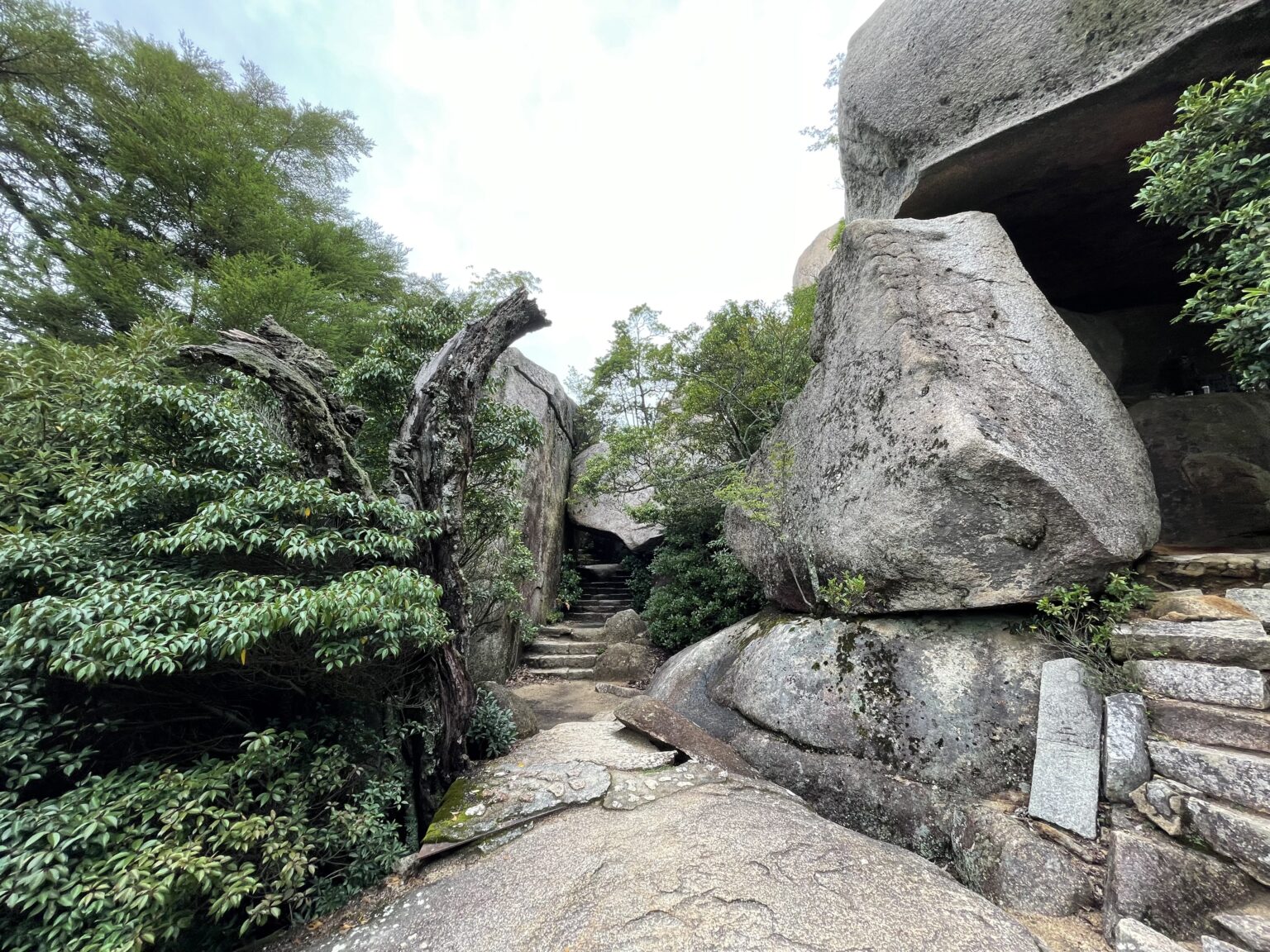 宮島弥山くぐり岩